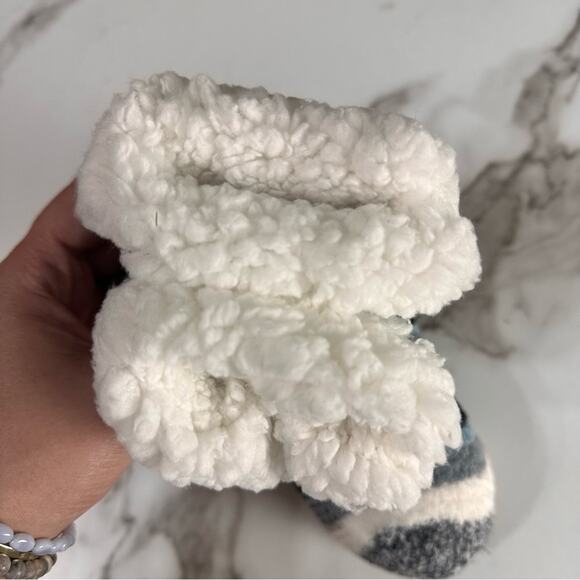 NWT Cuddl Duds Sherpa Lined Lounge Socks Blue Black Stripe Stocking Stuffer XMAS - Picture 2 of 7